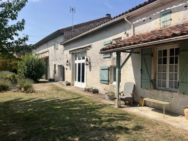 5 Bedroom(s) - 2 Bathroom(s) - 2,370m² land for sale in Charente, Poitou-Charentes, France - FrenchPropertyPortal.com Stunning Five-Bedroom Home in a Desirable Charente Hamlet for sale for 349,000€ in Charente, Poitou-Charentes