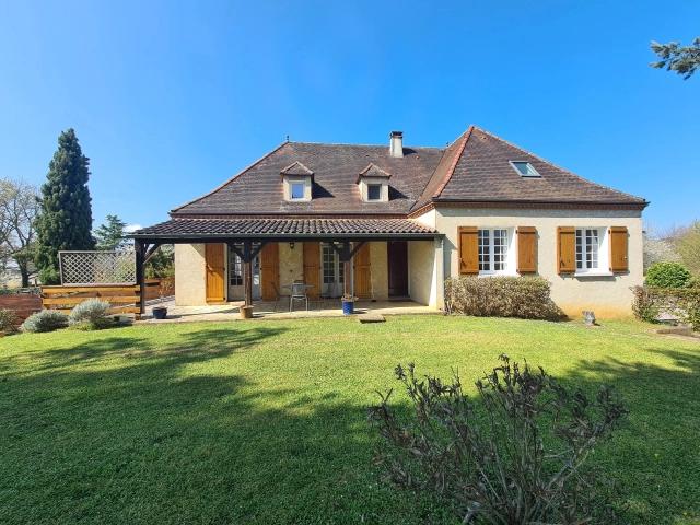 Gourdon, Lot - 5 Bedroom House with Pool, Terrace and Countryside Charm for sale for 330,000&euro; in Lot, Midi-Pyrénées
