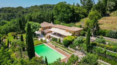 6 Bedroom(s) - 4 Bathroom(s) - 3,379m² land for sale in Bouches-du-Rhône, Provence-Alpes-Côte-d'Azur, France - FrenchPropertyPortal.com Elegant Property in the Heart of the Pinchinats for sale for 3,300,000€ in Bouches-du-Rhône, Provence-Alpes-Côte-d'Azur