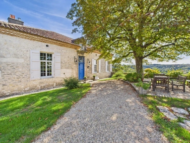 Elegant 17th century property offering 3 accommodations and breathtaking views over the valley for sale for 1,270,000&euro; in Lot-et-Garonne, Aquitaine