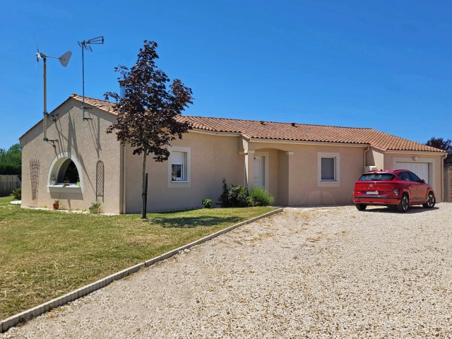 Modern 3 bedroomed, energy-efficient house with large garden, close to Jarnac for sale for 299,000&euro; in Charente, Poitou-Charentes
