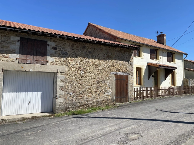 5 Bedroom(s) - 1 Bathroom(s) - 3,000m² land for sale in Haute-Vienne, Limousin, France - FrenchPropertyPortal.com Charming countryside house with barns and garden for sale for 125,350€ in Haute-Vienne, Limousin