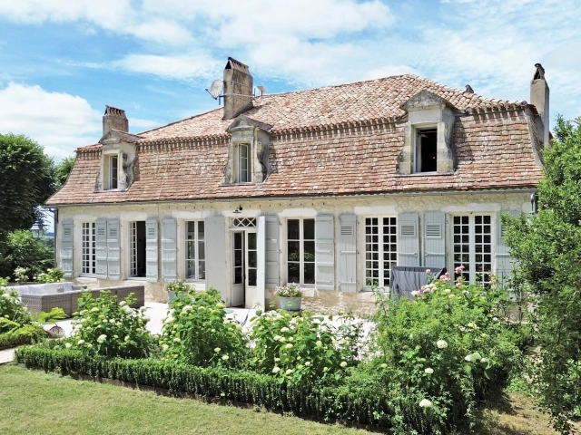 Exceptional Country Estate with Spectacular Entertaining Spaces, Pool and Designer Gardens for sale for 1,266,000&euro; in Dordogne, Aquitaine
