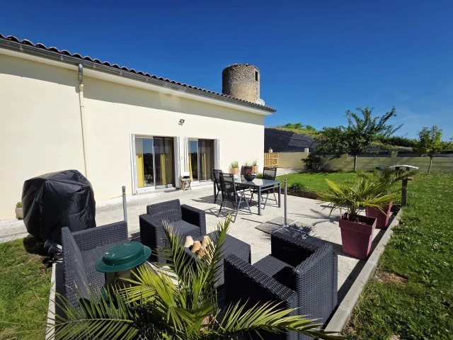 Village House close to Sauveterre for sale for 249,900&euro; in Gironde, Aquitaine