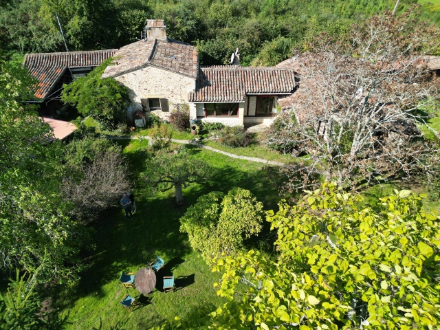 Character Home with Pool, Guest House to Renovate and 3652 m² of Land for sale for 371,000&euro; in Dordogne, Aquitaine