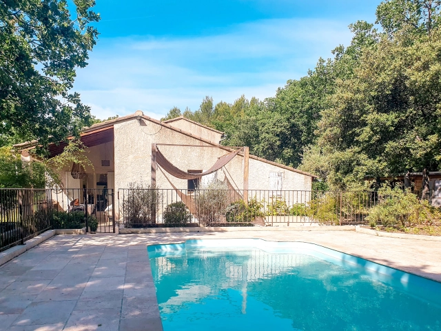 4 Bedroom(s) - 2 Bathroom(s) - 5,137m² land for sale in Vaucluse, Provence-Alpes-Côte-d\'Azur, France - FrenchPropertyPortal.com House with Pool and Olive Grove Views in Mérindol, Near Lourmarin for sale for 649,000€ in Vaucluse, Provence-Alpes-Côte-d\'Azur