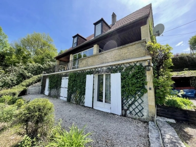7 Bedroom(s) - 4 Bathroom(s) - 1,889m² land for sale in Dordogne, Aquitaine, France - FrenchPropertyPortal.com Deceptively spacious house with lovely views over Sarlat and independant studio on garden level for sale for 325,000€ in Dordogne, Aquitaine
