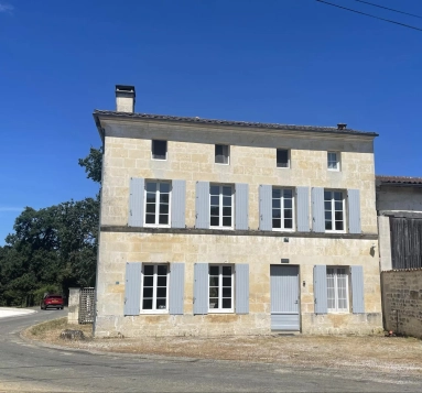 4 Bedroom house close to Jonzac with pool for sale for 225,000&euro; in Charente-Maritime, Poitou-Charentes
