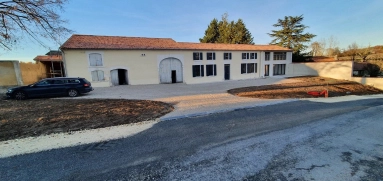 5 Bedroom(s) - 2 Bathroom(s) - 2,336m² land for sale in Charente, Poitou-Charentes, France - FrenchPropertyPortal.com 10 Km South Barbezieux : fully renovated farmhouse for sale for 388,500€ in Charente, Poitou-Charentes