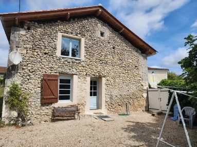 Converted barn with scope for further conversion for sale for 162,000&euro; in Dordogne, Aquitaine