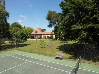 4 Bedroom(s) - 3 Bathroom(s) - 9,232m² land for sale in Dordogne, Aquitaine, France - FrenchPropertyPortal.com Beautiful villa with tennis court and pool, just a few minutes from Bergerac for sale for 798,000€ in Dordogne, Aquitaine