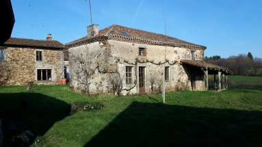 Complex of 3 houses and barn with 3 hectares of land for sale for 167,400€ in Haute-Vienne, Limousin