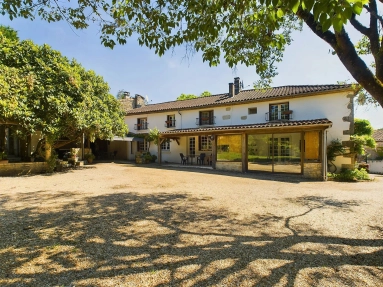 Substantial 4 bed property with large gardens and a stunning pool for sale for 495,000&euro; in Charente, Poitou-Charentes