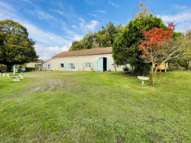 Charentaise farmhouse for sale for 167,400&euro; in Charente, Poitou-Charentes