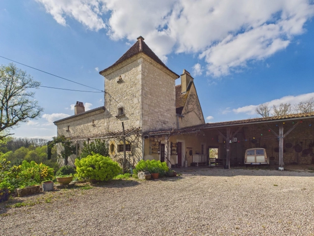 10 Bedroom(s) - 5 Bathroom(s) - 106,009m² land for sale in Dordogne, Aquitaine, France - FrenchPropertyPortal.com 17th Century hamlet set in a peaceful location yet close to 2 beautiful Bastide villages for sale for 850,000€ in Dordogne, Aquitaine
