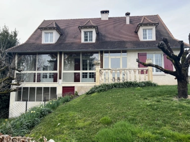7 Bedroom(s) - 2 Bathroom(s) - 2,710m² land for sale in Dordogne, Aquitaine, France - FrenchPropertyPortal.com Very large 7 bedroomed Sous Sol style home for sale for 240,750€ in Dordogne, Aquitaine