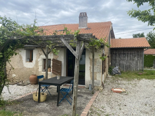 Lovely bijou cottage within walking distance to a boulangerie for sale for 89,950&euro; in Dordogne, Aquitaine