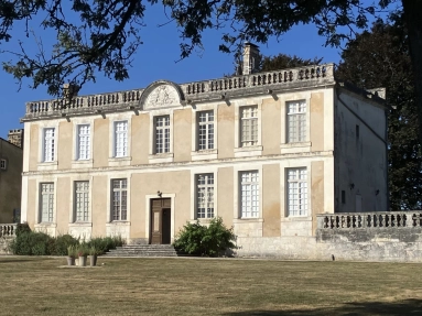 Wonderful holiday home in chateau grounds for sale for 110,000&euro; in Charente, Poitou-Charentes