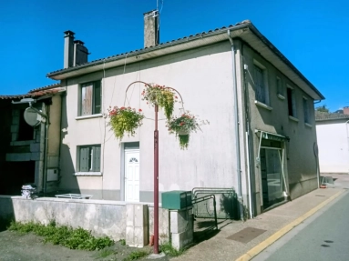 5 Bedroom(s) - 2 Bathroom(s) - 853m² land for sale in Charente, Poitou-Charentes, France - FrenchPropertyPortal.com Investment Property Shop and 2 Apartments and Riverside Garden for sale for 88,000€ in Charente, Poitou-Charentes