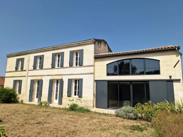 8 Bedroom(s) - 3 Bathroom(s) - 1,881m² land for sale in Gironde, Aquitaine, France - FrenchPropertyPortal.com Exceptional stone Girondine house with annex, pool and garden near Bordeaux and Saint Emilion. for sale for 756,000€ in Gironde, Aquitaine