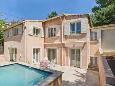 A Charming Townhouse in the Heart of Aix-en-Provence for sale for 1,300,000&euro; in Bouches-du-Rhône, Provence-Alpes-Côte-d'Azur