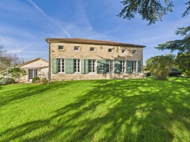 4 Bedroom(s) - 4 Bathroom(s) - 10,344m² land for sale in Lot-et-Garonne, Aquitaine, France - FrenchPropertyPortal.com Fabulous Farmhouse with Pool and Outbuildings Offering Potential for sale for 590,000€ in Lot-et-Garonne, Aquitaine