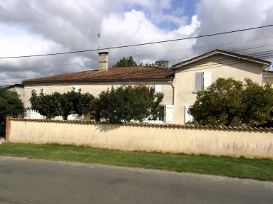 Investment Opportunity! Large 6 Bedroom Family Property for sale for 267,500&euro; in Gironde, Aquitaine