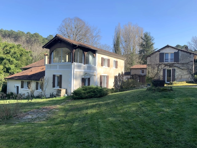 8 Bedroom(s) - 4 Bathroom(s) - 89,754m² land for sale in Dordogne, Aquitaine, France - FrenchPropertyPortal.com Charming Estate with Guest House, Pool, Ponds and Outbuildings in Dordogne – approx. 1 hour from Bordeaux, 30 minutes from Bergerac and Périgueux for sale for 550,000€ in Dordogne, Aquitaine
