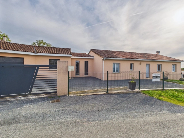 3 Bedroom(s) - 2 Bathroom(s) - 1,141m² land for sale in Dordogne, Aquitaine, France - FrenchPropertyPortal.com Modern House in Nontron for sale for 249,300€ in Dordogne, Aquitaine