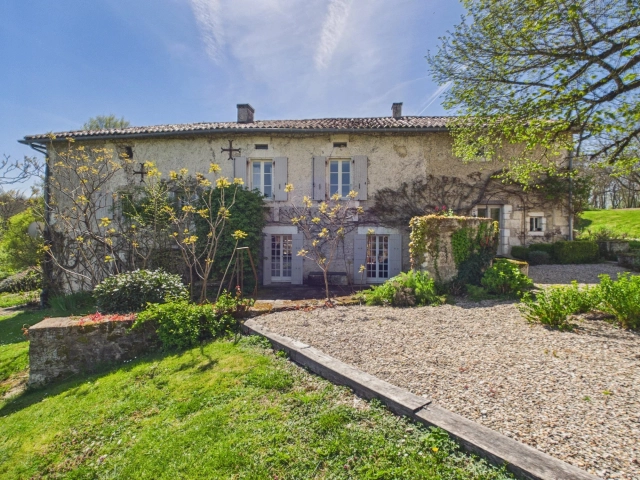 Exceptional property with swimming pool and outbuildings for sale for 699,000&euro; in Dordogne, Aquitaine