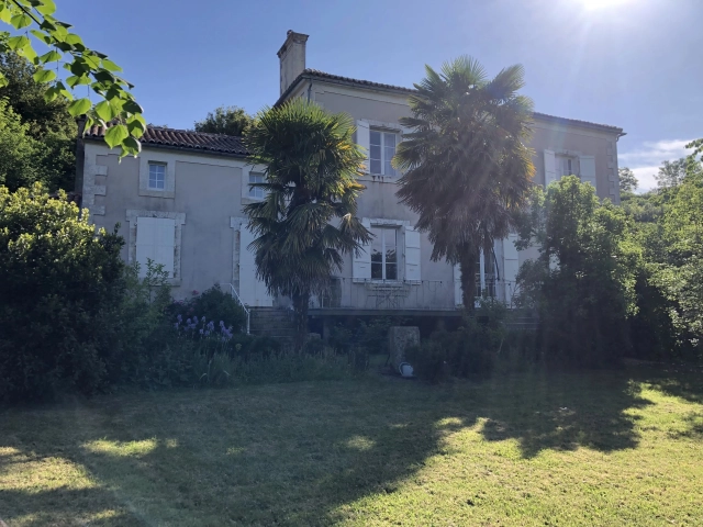 5 Bedroom(s) - 4 Bathroom(s) - 4,409m² land for sale in Charente, Poitou-Charentes, France - FrenchPropertyPortal.com Large house with pool and beautiful gardens in a peaceful setting for sale for 349,000€ in Charente, Poitou-Charentes