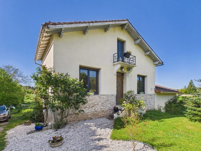 Charming Stone House with 6,000m² of Land – walking distance to market town for sale for 149,950&euro; in Dordogne, Aquitaine
