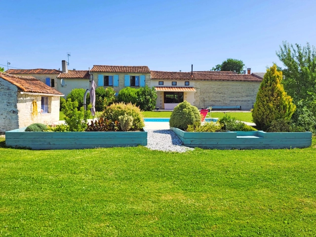 Handsome 4 bedroom family home with large gite and stunning pool, close to Cognac for sale for 485,000&euro; in Charente, Poitou-Charentes