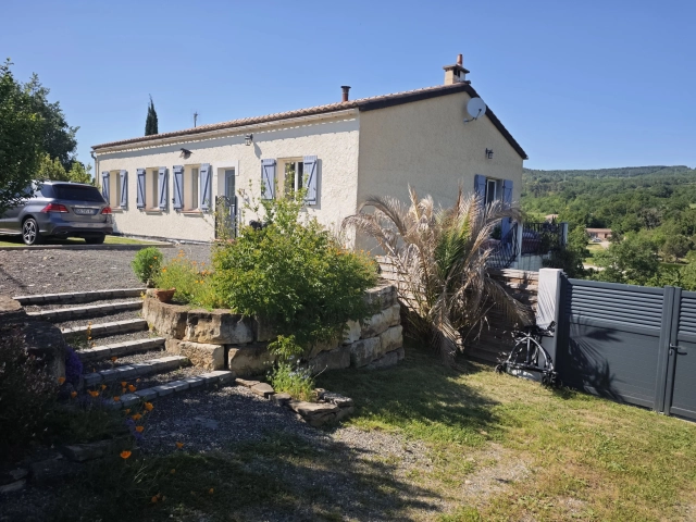 Spacious Family Home with Pool and Views for sale for 349,000&euro; in Aude, Languedoc-Roussillon