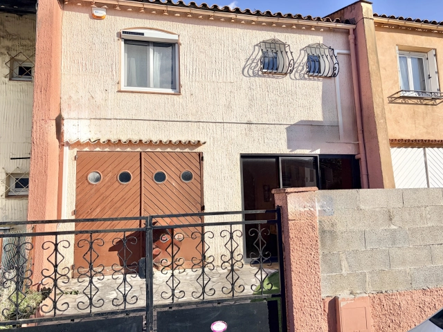 Priced to Sell – 3-Bedroom Town House with Patio Garden, Garage and Access to Carcassonne Centre for sale for 149,000&euro; in Aude, Languedoc-Roussillon