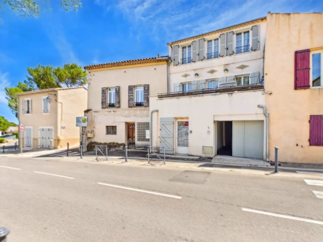 Renovated townhouse with terrace, garage and independent studio for sale for 555,000&euro; in Bouches-du-Rhône, Provence-Alpes-Côte-d'Azur