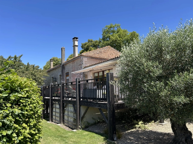 4 Bedroom(s) - 2 Bathroom(s) - 804m² land for sale in Charente, Poitou-Charentes, France - FrenchPropertyPortal.com 4 bed, stone built, character detached village property for sale for 225,000€ in Charente, Poitou-Charentes