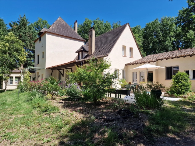 5 Bedroom(s) - 1 Bathroom(s) - 11,761m² land for sale in Dordogne, Aquitaine, France - FrenchPropertyPortal.com 5-bed period property set in peaceful location near Bergerac. for sale for 487,600€ in Dordogne, Aquitaine