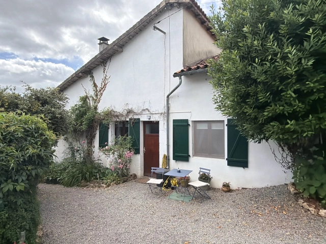 A charming detached house with wonderful views for sale for 144,990&euro; in Charente, Poitou-Charentes