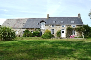 4 Bedroom(s) - 1 Bathroom(s) - 4,850m² land for sale in Côtes-d'Armor, Brittany, France - FrenchPropertyPortal.com Maison 6 Pièces + Dépendances 22800 Lanfains for sale for 199,875€ in Côtes-d'Armor, Brittany