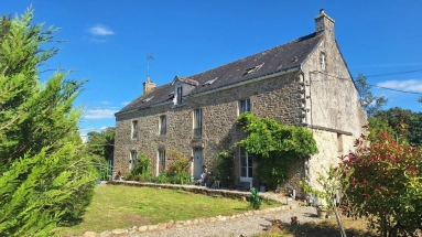 5 Bedroom(s) - 3 Bathroom(s) - 1,249m² land for sale in Morbihan, Brittany, France - FrenchPropertyPortal.com Maison 8 Pièces + Maison 1 Pièce 56160 Guémené-sur-Scorff for sale for 210,125€ in Morbihan, Brittany
