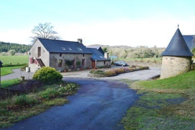 Longère 5 Pièces + Maison 5 Pièces + Dépendances + 1 Hectare 56160 Langoëlan for sale for 358,750&euro; in Morbihan, Brittany