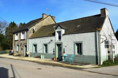 5 Bedroom(s) - 1 Bathroom(s) - 30,172m² land for sale in Morbihan, Brittany, France - FrenchPropertyPortal.com Propriété Equestre Avec 3 Hectares 56480 Silfiac for sale for 189,625€ in Morbihan, Brittany