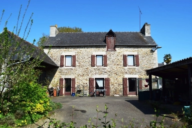 Maison 6 Pièces + Dépendances 22600 Saint-Caradec for sale for 133,250&euro; in Côtes-d'Armor, Brittany