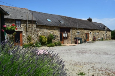 4 Maisons + Piscine + Dépendances 22150 Plouguenast-Langast for sale for 256,250&euro; in Côtes-d'Armor, Brittany