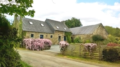 2 Bedroom(s) - 1 Bathroom(s) - 1,578m² land for sale in Côtes-d'Armor, Brittany, France - FrenchPropertyPortal.com Maison 4 Pièces 22160 Callac for sale for 153,750€ in Côtes-d'Armor, Brittany