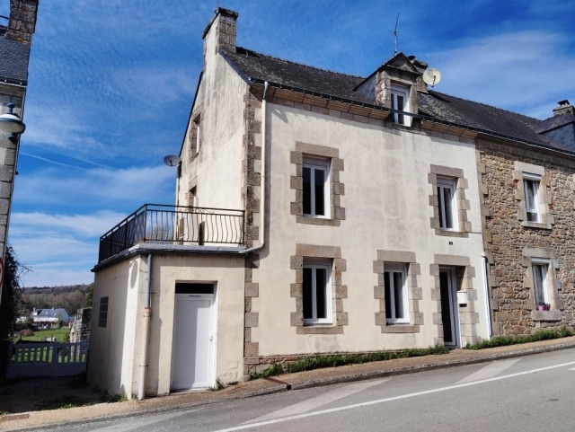 2 Bedroom(s) - 1 Bathroom(s) - 692m² land for sale in Morbihan, Brittany, France - FrenchPropertyPortal.com Maison 3 Pièces + Dépendance 56310 Melrand for sale for 143,500€ in Morbihan, Brittany