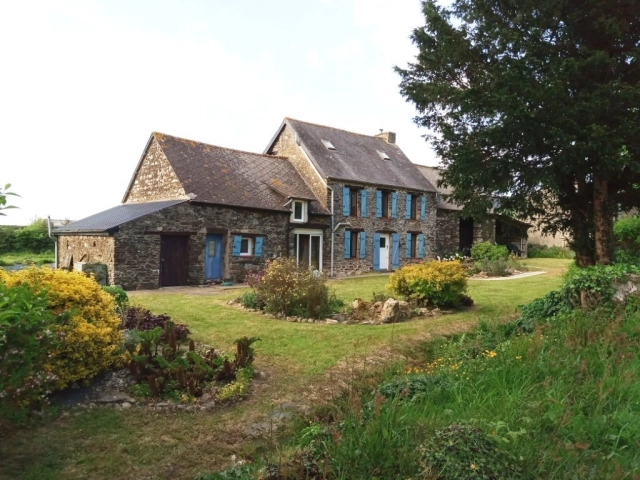2 Bedroom(s) - 1,020m² land for sale in Côtes-d'Armor, Brittany, France - FrenchPropertyPortal.com Maison 4 Pièces + Dépendances 22460 Saint-Hervé for sale for 179,375€ in Côtes-d'Armor, Brittany