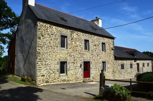 Maison 7 Pièces + Maison 5 Pièces + Dépendances 22320 Plussulien for sale for 343,375&euro; in Côtes-d'Armor, Brittany