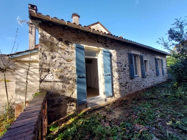 Small Stone House in Villefranche-de-Rouergue for sale for 93,000€ in Aveyron, Midi-Pyrénées